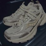Saucony 2K CAVALRY Беговые кроссовки Низкий топ Серебристо-серый Унисекс — изображение 6