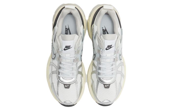 Nike V2K Run Дышащий Низкий Топ Повседневный Городской Коммутирование Беговые кроссовки Женские Белый Серебряный — изображение 3