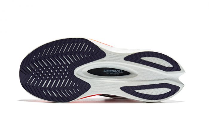 Saucony Endorphin Pro 4 Беговые кроссовки Низкий верх Белый Черный Мужской — изображение 5